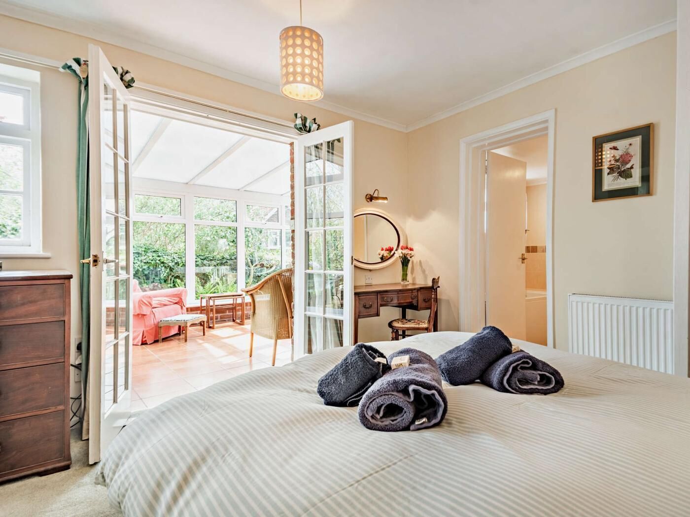 3 bedrooms, WiFi (free), bed sheets