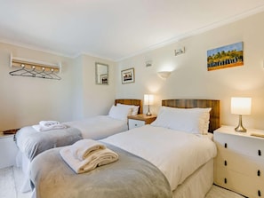 Free WiFi, bed sheets - 2 Bed in Trunch (oc-kt035) (Trunch)