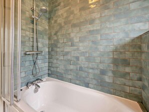 Bathroom - 3 Bed in Mundesley (oc-kt043) (Mundesley)