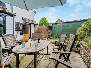 Outdoor dining - 3 Bed in Mundesley (oc-kt043) (Mundesley)