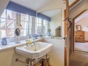 Bathroom - 3 Bed in Syderstone (oc-kt083) (Syderstone)