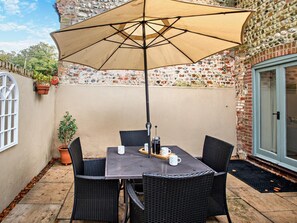 Outdoor dining - 2 Bed in Southrepps (oc-kt052) (Southrepps)