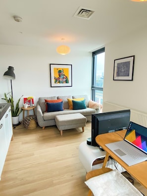 TV, stereo, offices - Funky 1 BDR High Rise Flat City Views Angel (London)
