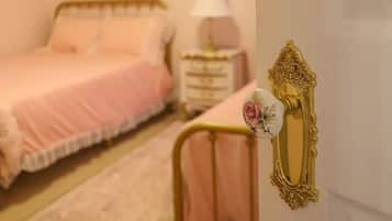 WiFi, bed sheets
