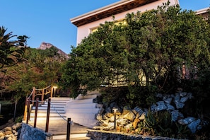 Property grounds - 2 Bed Camps Bay Apartment with Patio Rock Retreat (Cape Town)