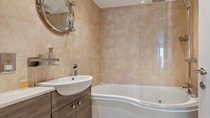 Bathroom - 2 Bed in Bideford (oc-65074) (Northam)