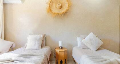 Villa Safa, 3 Bedrooms, Private Pool, Marrakech. No one across the street.
