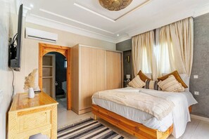 Room - Villa Safa, 3 Bedrooms, Private Pool, Marrakech. No one across the street. (Marrakech)
