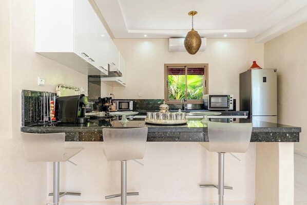Private kitchen - Villa Safa, 3 Bedrooms, Private Pool, Marrakech. No one across the street. (Marrakech)