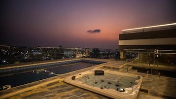 حمام سباحة