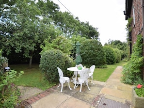 Outdoor dining - 3 Bed in Harrogate (oc-hh057) (Harrogate)