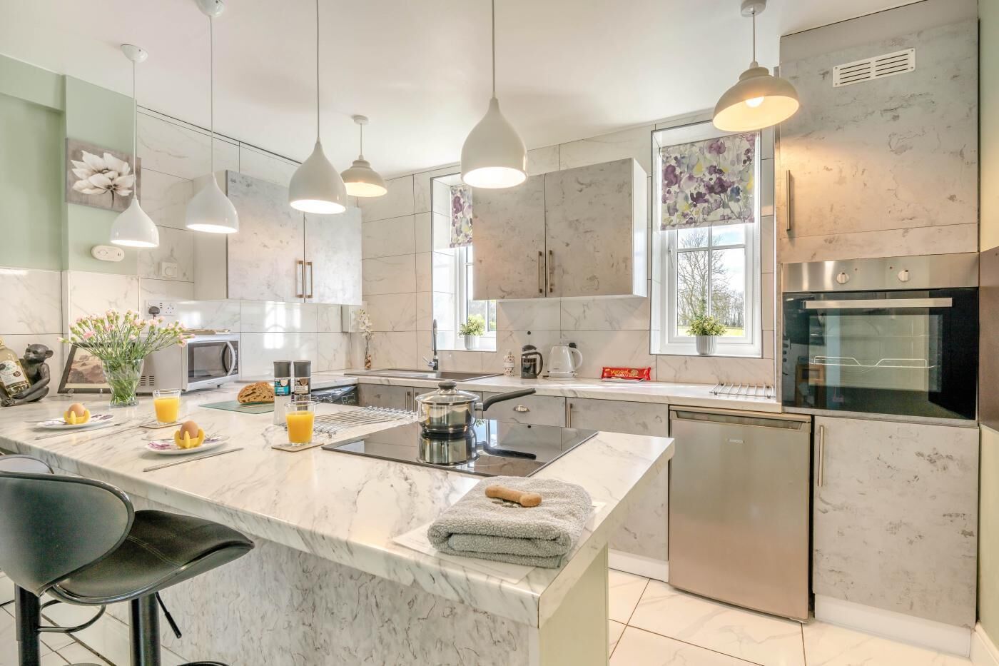 Oven, cookware/dishes/utensils