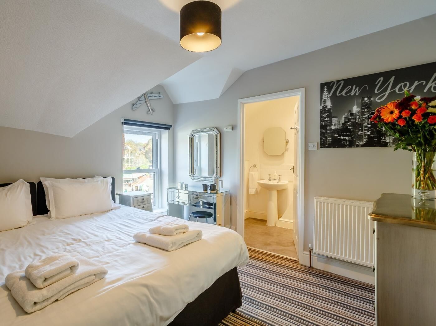 4 bedrooms, travel crib, WiFi (free), bed sheets