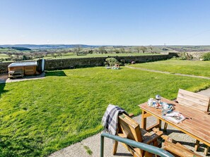 Outdoor dining - 2 Bed in Harrogate (oc-hh018) (Lindley)