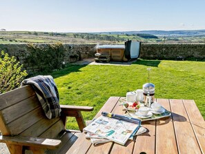 Outdoor dining - 2 Bed in Harrogate (oc-hh018) (Lindley)