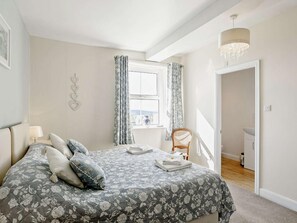 Cuna de viaje, wifi gratis y ropa de cama 