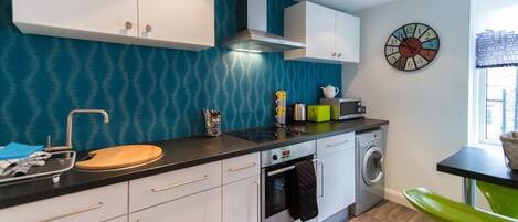 Oven, cookware/dishes/utensils