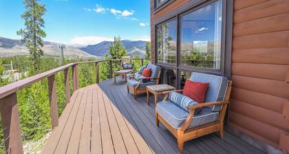Sophisticated & Upscale Mountain Retreat with Panoramic Views