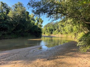 Beach - The Firehouse, Charming 3-bedroom-loft cottage in Baker along the Comite River (Baker)