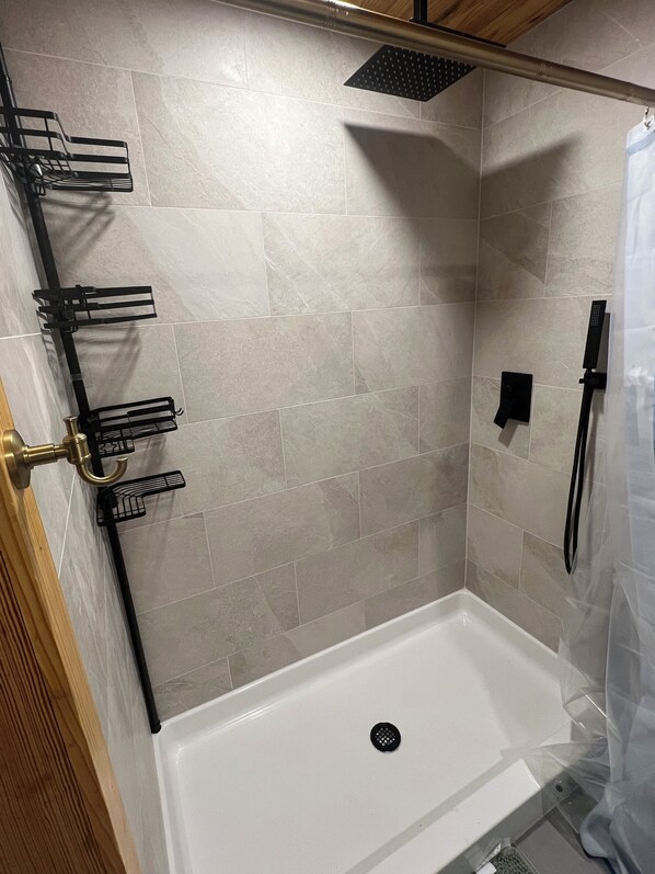 Bathroom - The Firehouse, Charming 3-bedroom-loft cottage in Baker along the Comite River (Baker)
