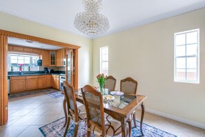 Dining - Beach 2-bedroom,share bathroom/upstairs  in charming Huntington Beach (Huntington Beach)