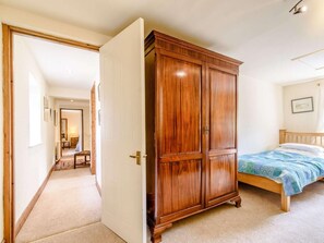 3 Schlafzimmer, Reisekinderbett, kostenloses WLAN, Bettwäsche