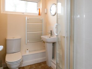 Bathroom - 2 Bed in Mundesley (oc-kt153) (Mundesley)