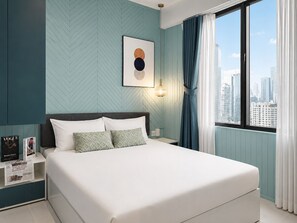 Tabla de planchar con plancha, wifi, ropa de cama