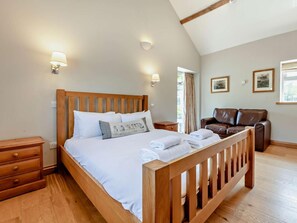 Travel cot, free WiFi, bed sheets