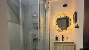 Hårtørrer, håndklæder, Sæbe, Toiletpapir
