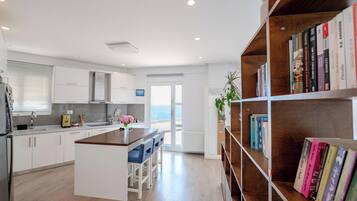 Attico, vista mare | Cucina privata