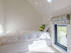 Cuna de viaje, wifi gratis y ropa de cama 