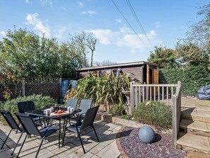 Outdoor dining - 3 Bed in Norwich (oc-66597) (Trimingham)