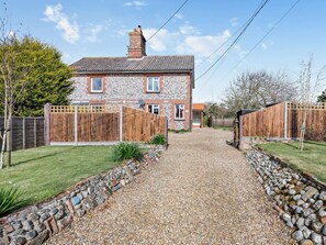 Exterior - 3 Bed in Norwich (oc-66597) (Trimingham)