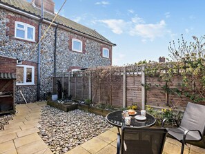 Outdoor dining - 3 Bed in Norwich (oc-66597) (Trimingham)
