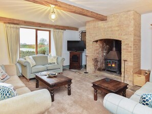 TV, fireplace - 4 Bed in Gillingham (oc-80670) (West Stour)