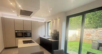 Spacious Family Home in Edinburgh with Private Garden