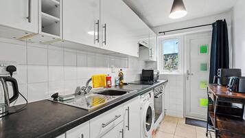 Coffee/tea maker, fridge, microwave, oven
