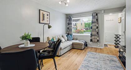 Charming 1-Bedroom Hideaway in Central Falkirk