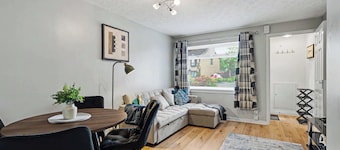 Charming 1-Bedroom Hideaway in Central Falkirk