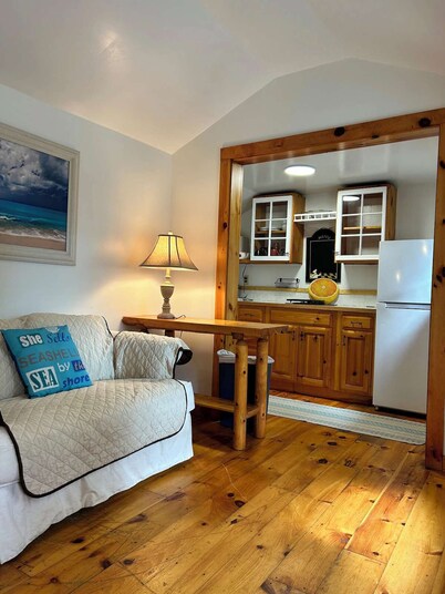 Cozy 1 Bedroom Cabin on Campground/Retreat