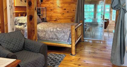 Cozy 1 Bedroom Cabin on Campground/Retreat