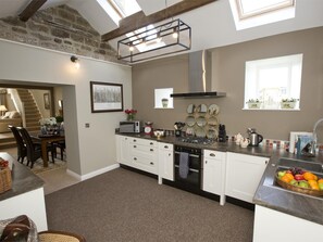 Oven, dishwasher, cookware/dishes/utensils - 1 Bed in Pateley Bridge (oc-g0015) (Wilsill)