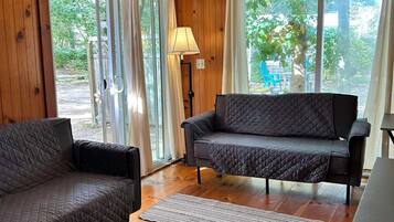 Télévision, baby-foot, espaces bureaux