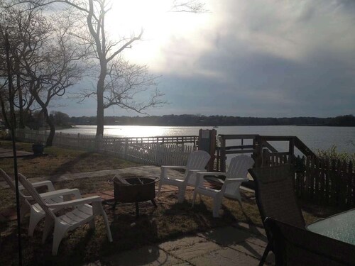 2 Bedroom House on the Water!