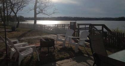 2 Bedroom House on the Water!