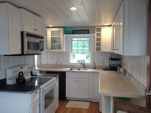 Fridge, microwave, stovetop, dishwasher - 2 Bedroom House on the Water! (South Dennis)