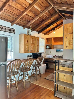 Interior - Cozy One Bedroom Cabin on Cape Cod Campground (Yarmouth)