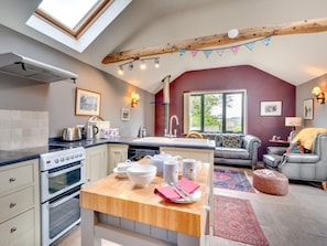 Oven, dishwasher, high chair, cookware/dishes/utensils - 1 Bed in Kirkbymoorside (oc-g0029) (Gillamoor)
