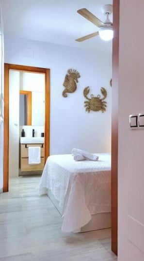 WiFi, bed sheets - Sol Suites Apartments: 1-Bedroom Apartment (Fuengirola)